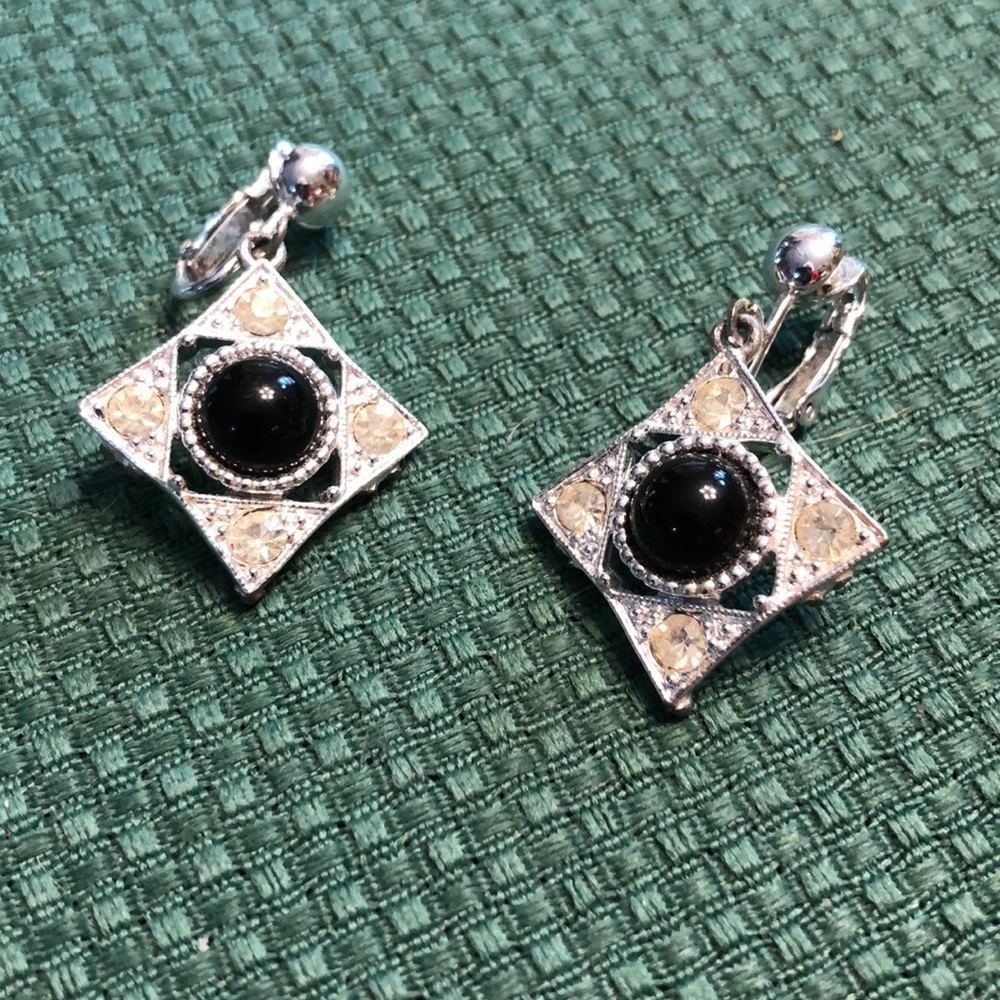 Vintage Sarah Coventry black and silver earrings